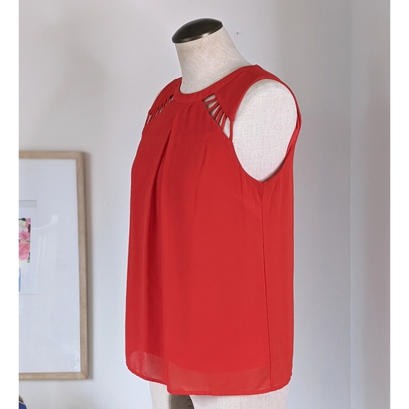 red sleeveless work blouse with cutout detailing, small - Picture 4 of 8